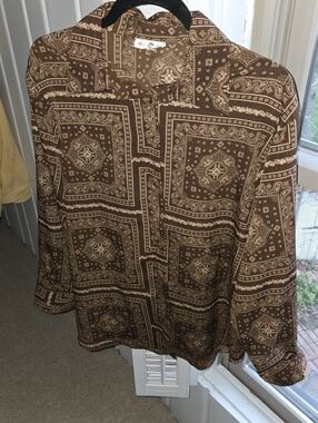 Brown Paisley Print Button-Up Shirt - Casual Chic